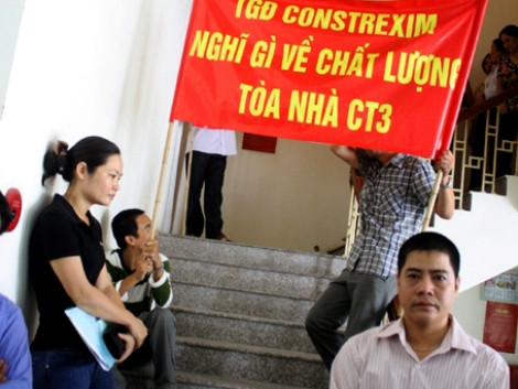 Trước đó, năm 2011 từng nổ ra tranh chấp giữa cư dân và chủ đầu tư về chất lượng tòa nhà.