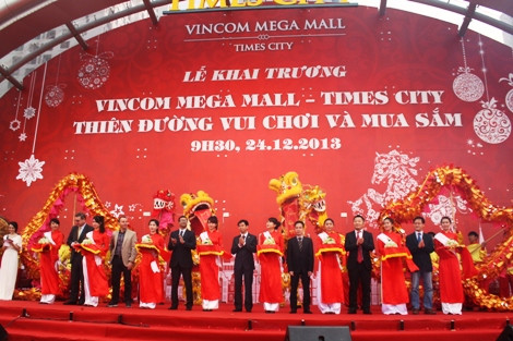 "Thiên đường mua sắm" Vincom Mega Mall Times City đã chính thức khai trương sáng nay. Ảnh: Minh Tùng.