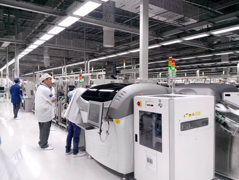 Nhà máy Nokia vừa đi vào hoạt động hiện có 6 dây chuyền sản xuất với công xuất 15 triệu máy điện thoại/tháng. Đại diện Nokia cho hay, trong tương lai, nhà máy sẽ nâng cấp lên 12 dây chuyền.