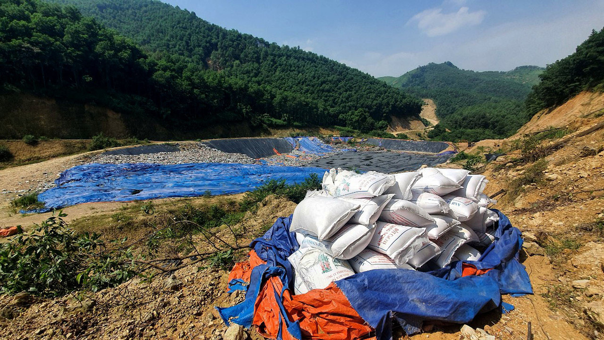 Nghin tan rac do giua rung: Tinh Hoa Binh co dau hieu vi pham phap luat-Hinh-3