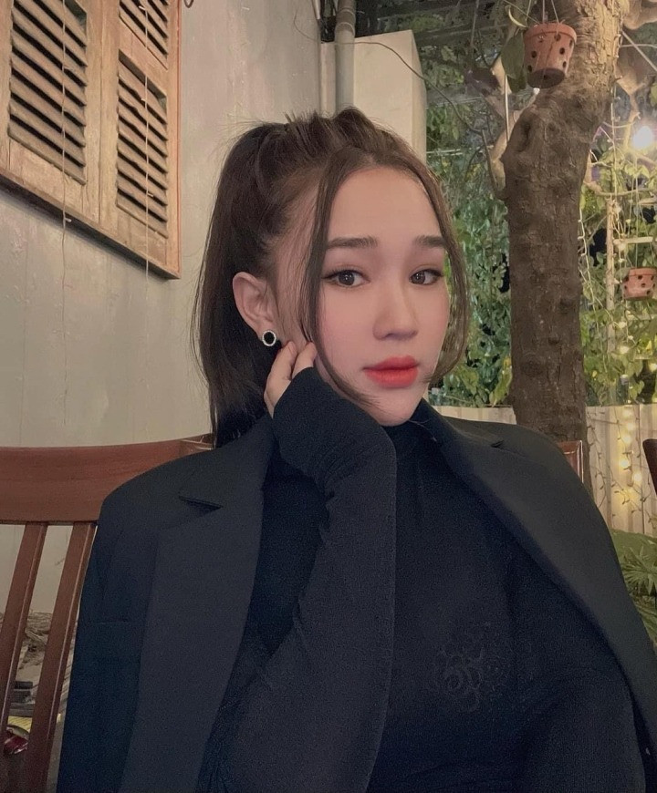 Dang anh ca do bong da len Facebook, vo Ho Tan Tai len tieng-Hinh-6