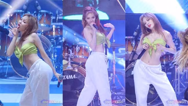 HyunA gặp sự cố thời trang tại lễ hội âm nhạc tại trường đại học hồi tháng 5 năm nay. HyunA đang biểu diễn hit Roll Deep, vì thực hiện vũ đạo động tác khá mạnh khiến áo bung ra. Trong lúc đang biểu diễn tiết mục How’s This, khi giơ micro lên, cánh tay cô vô tình kéo chiếc áo và để hở vòng 1 trước khán giả. 