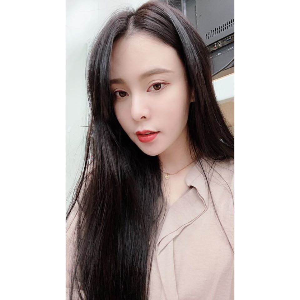 Nu nhan vien xep hang trong kho gay nao loan vi qua goi cam-Hinh-6