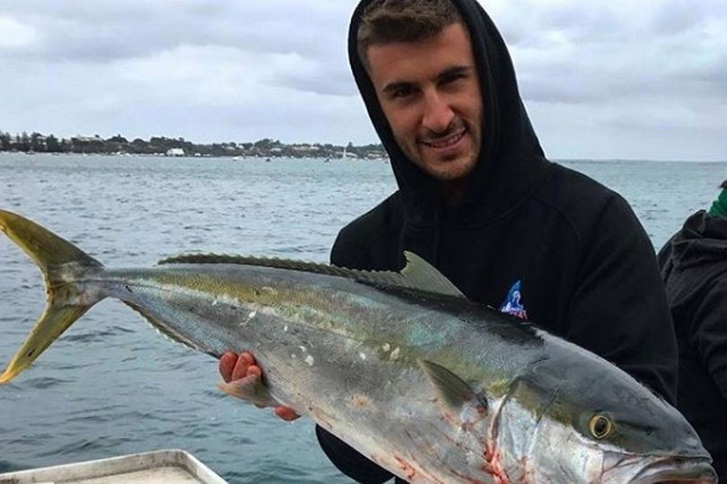 Mo bung ca hong, ngu dan tim thay mon qua khong ngo