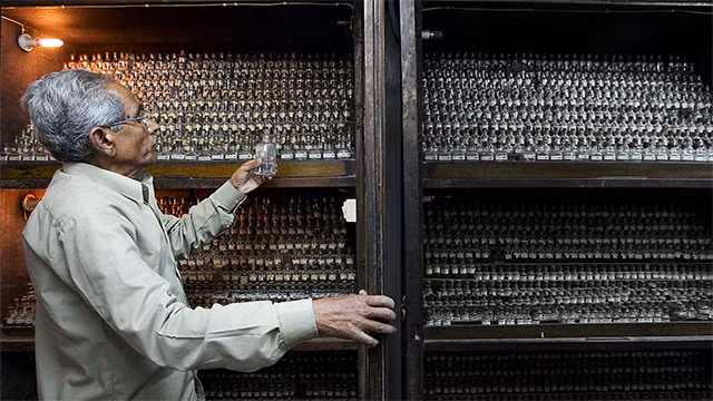 Vi lượng đồng căn là phương pháp dùng giả dược trấn an bệnh nhân. Và lý do duy nhất khiến nó có mặt trong danh sách này là do những người sử dụng tin rằng đó cũng là một lý thuyết khoa học.