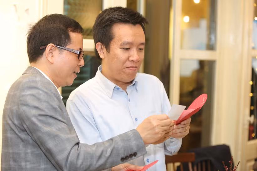 Vat lieu lam pin Mat troi gia re hieu suat cao cua nha khoa hoc Viet