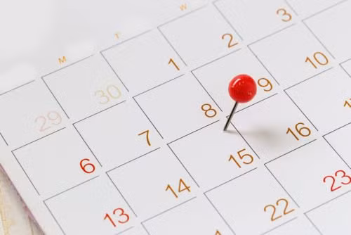 Nhung dua tre sinh ngay nay am lich, Than Phat cho che, ca doi sung tuc