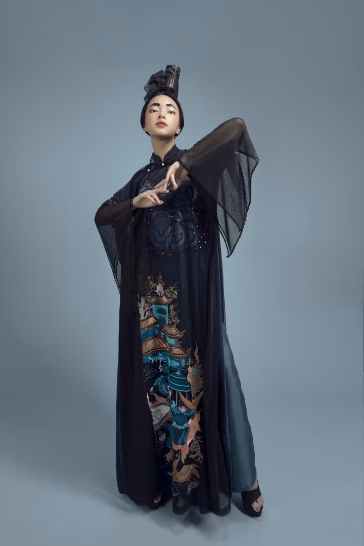 Châu Bùi xuất hiện với diện mạo khác lạ trong bộ hình áo dài. Từng bộ cánh đều nằm trong bộ sưu tập Sơn Tinh - Thuỷ Tinh của NTK Vũ Việt Hà lấy cảm hứng ý tưởng từ chính truyền thuyết trong dân gian về hai nhân vật này.