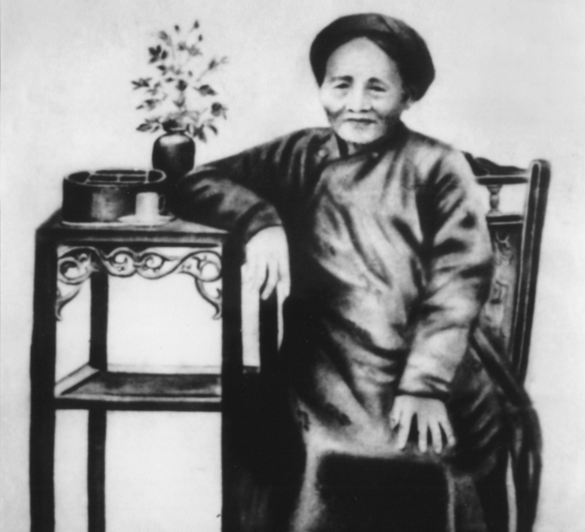 Cụ bà Đinh Thị Hoan, cụ nội của PGS.TS Đặng Thị Hạnh (con gái GS Đặng Thai Mai). Cụ là người đã nuôi dạy GS Đặng Thai Mai trong suốt thời gian cụ ông và ông nội của bà Hạnh ở trong tù.