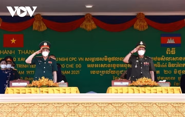 Ky niem 44 nam ngay Thu tuong Hun Sen sang Viet Nam tim duong cuu nuoc