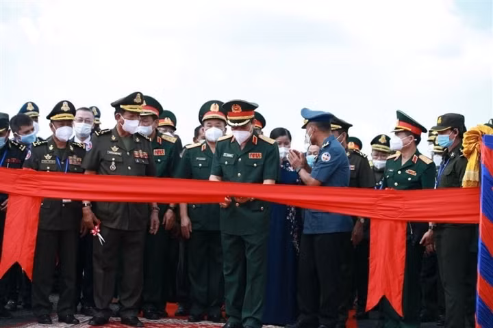 Ky niem 44 nam ngay Thu tuong Hun Sen sang Viet Nam tim duong cuu nuoc-Hinh-2