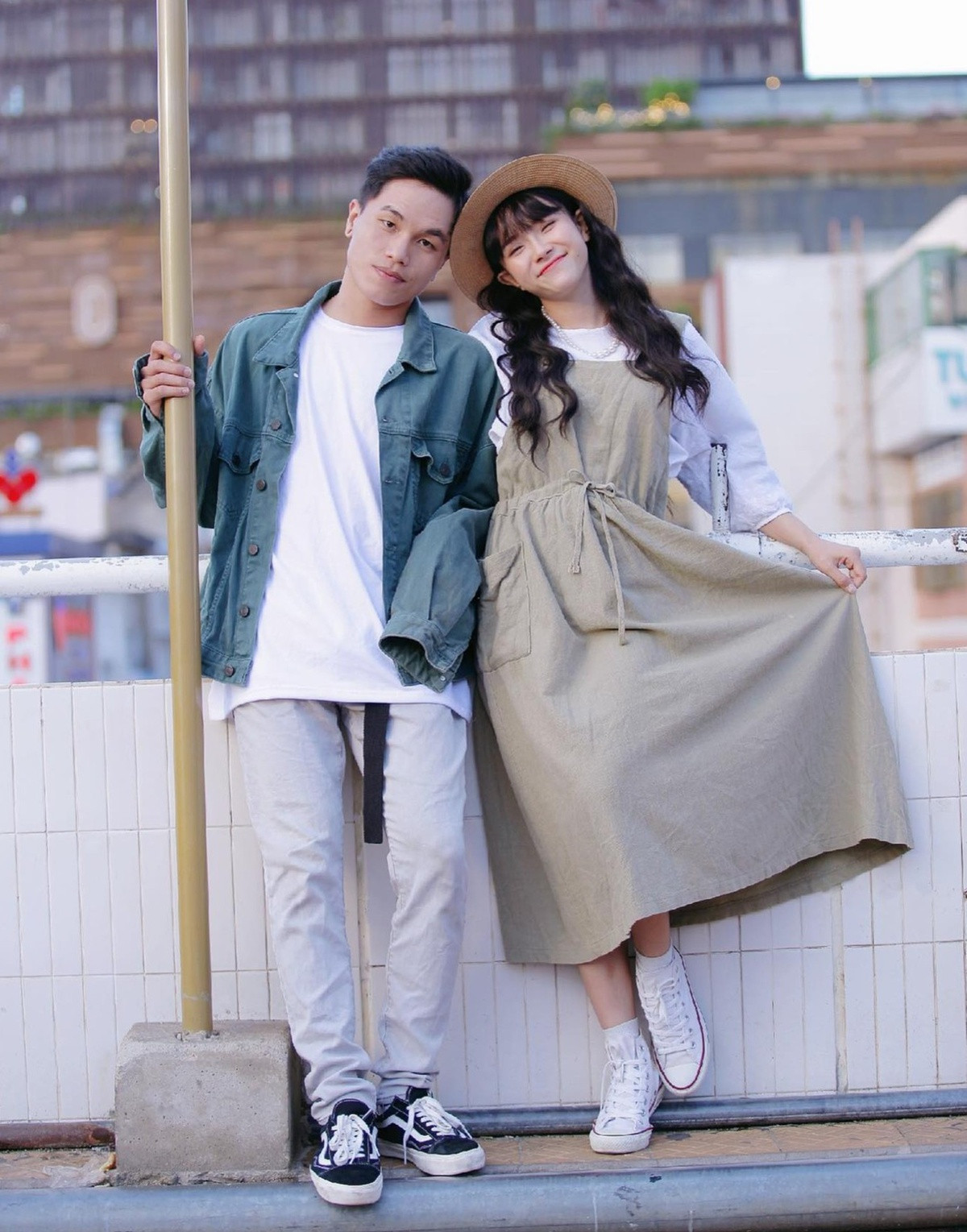 Vu cong cau hon ban gai tren san khau cuoc thi nhay-Hinh-3