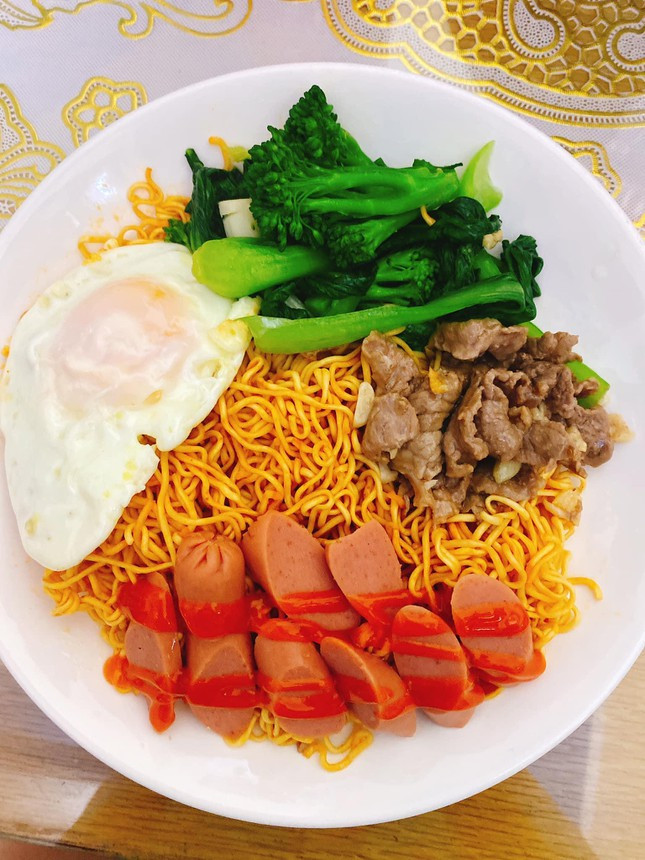 TP.HCM keo dai gian cach, netizen nghiem tuc o nha : Hoc nau an, song cham-Hinh-3