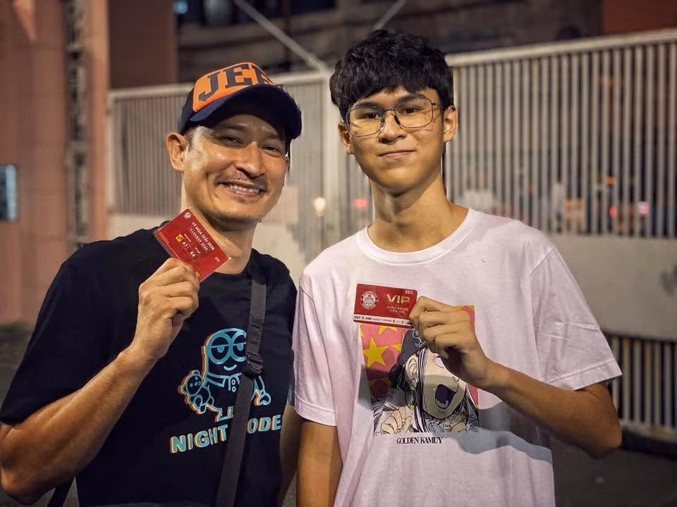 Ở tuổi 18, Ghini sở hữu ngoại hình nam tính, ưa nhìn.