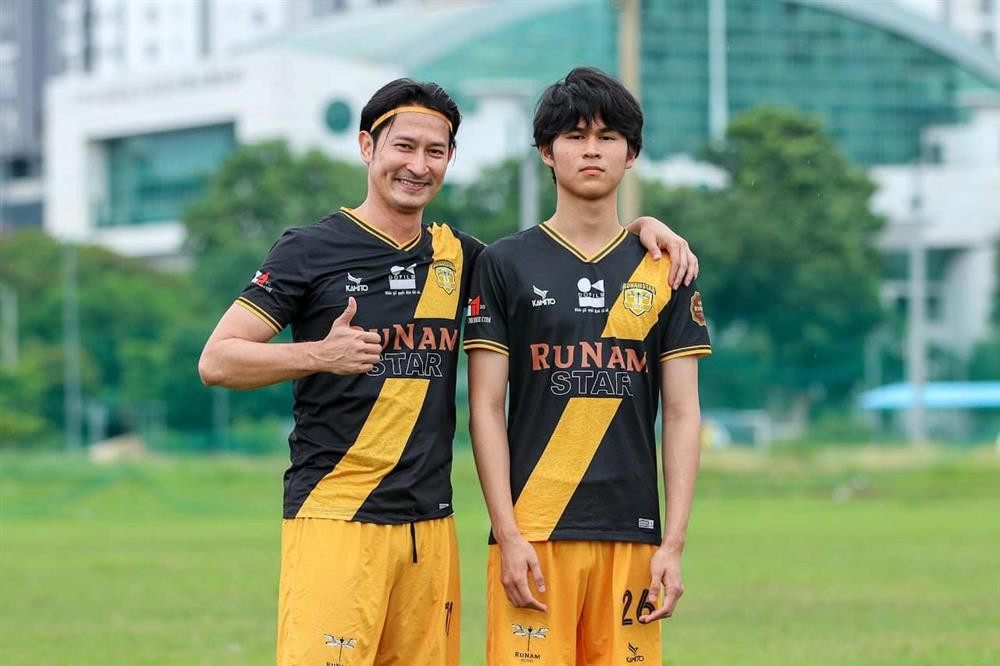 br/> So với hiện tại, vẻ ngoài của bố con Huy Khánh đã có nhiều sự thay đổi.