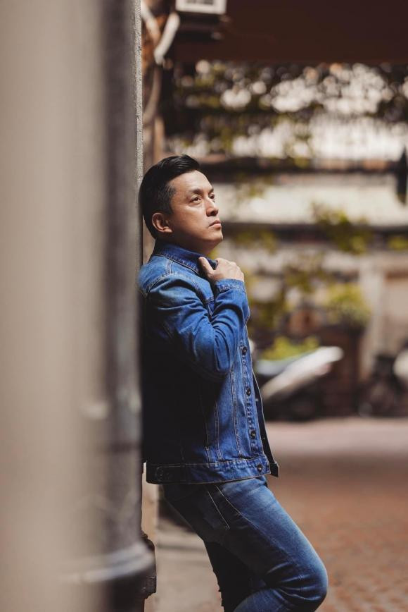 Hiện tại, mỗi khi đăng tải những khung ảnh mới trên mạng xã hội, nhan sắc của Lam Trường lại là đề tài được bàn tán rầm rộ.