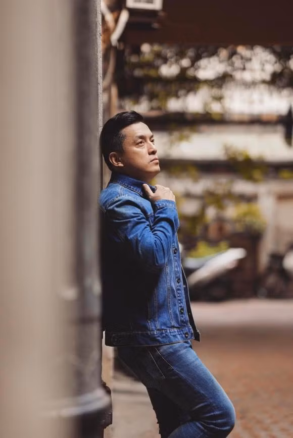 Hiện tại, mỗi khi đăng tải những khung ảnh mới trên mạng xã hội, nhan sắc của Lam Trường lại là đề tài được bàn tán rầm rộ.