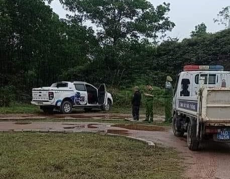 Phat hien thi the hai vo chong trong o to do o Quang Ninh