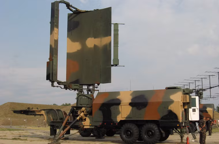 Việt Nam hiện có nhiều đài radar cảnh giới 36D6 do Ukraine sản xuất, đây là loại radar đặc biệt có thể tích hợp với hệ thống tên lửa phòng không S-300PMU-1. 36D6 được thiết kế để phát hiện mục tiêu trên không và nhận diện địch – ta. Đài có khả năng phát hiện các mục tiêu bay thấp và rất thấp trong môi trường nhiễu chủ động - bị động mạnh (tầm giám sát cự ly xa nhất 115km, độ cao lớn nhất tới 27km).