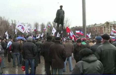 Nhiều thành phố miền Đông Ukraine biểu thị rõ sự ủng hộ với Moscow.