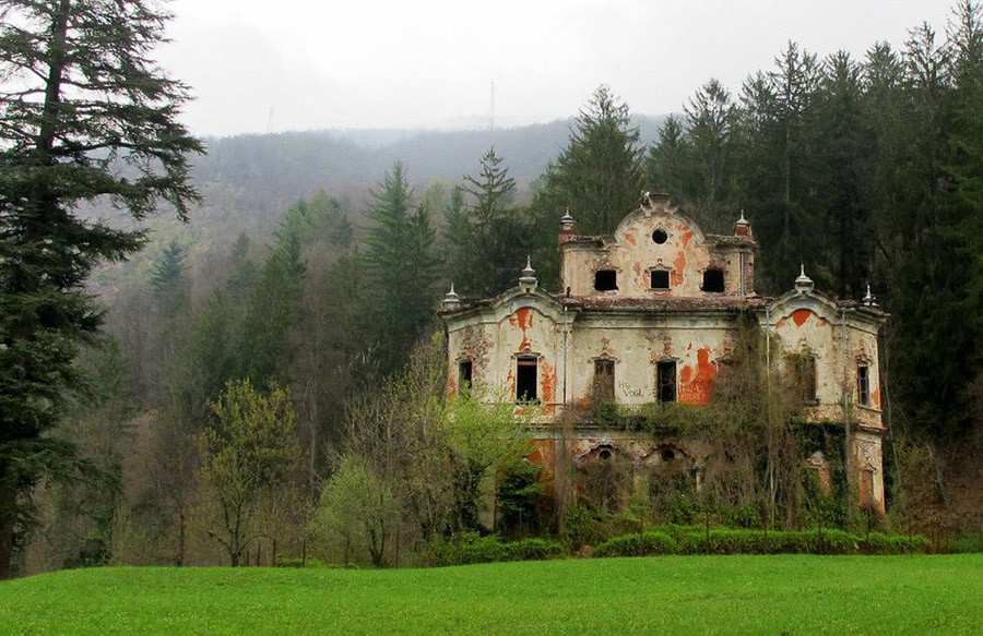 10 toa nha bo hoang noi tieng va nhung cau chuyen ky quai phia sau-Hinh-9