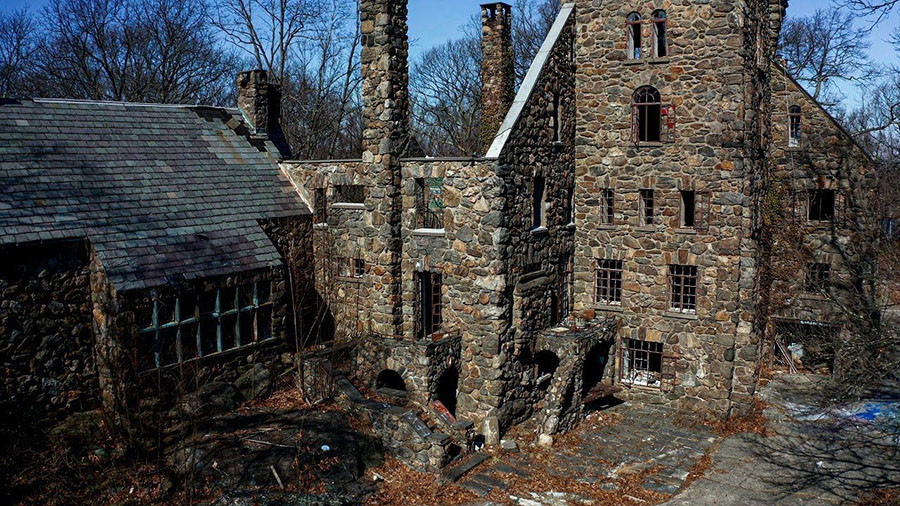 10 toa nha bo hoang noi tieng va nhung cau chuyen ky quai phia sau-Hinh-3