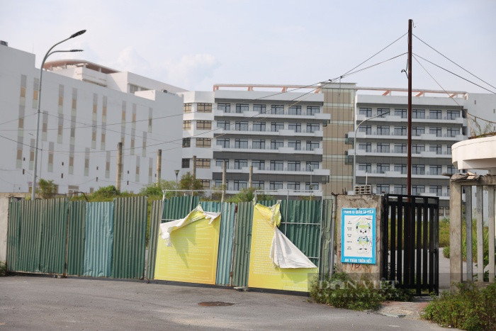 Xót xa bệnh viện nghìn tỉ bỏ hoang, cỏ mọc um tùm, xuống cấp - Hình 10 Xot xa benh vien nghin ti bo hoang, co moc um tum, xuong cap-Hinh-10