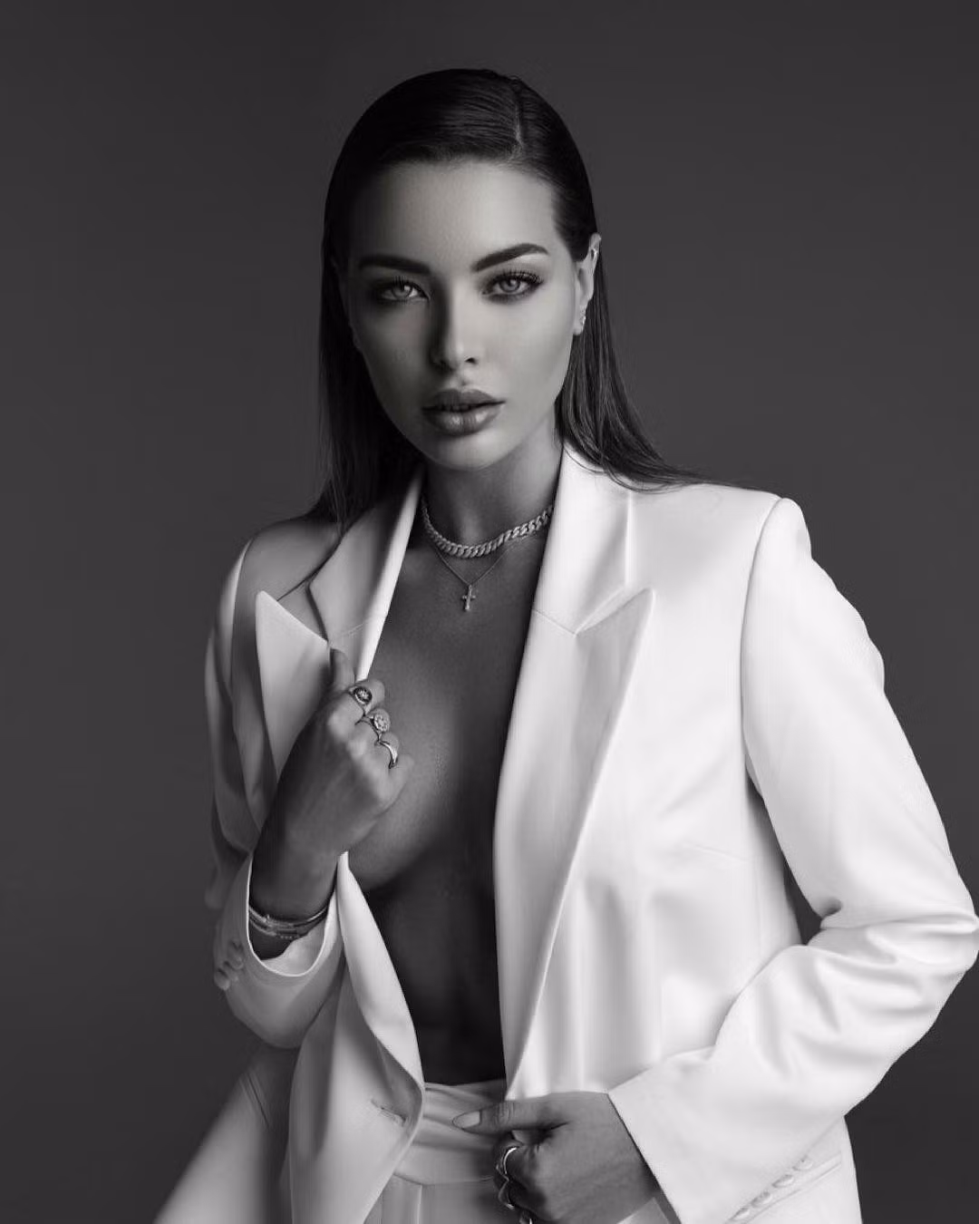 Co nang 'rich kid' so huu sac voc cuc nong bong dang quang Hoa hau Hoan vu Tay Ban Nha 2022-Hinh-6