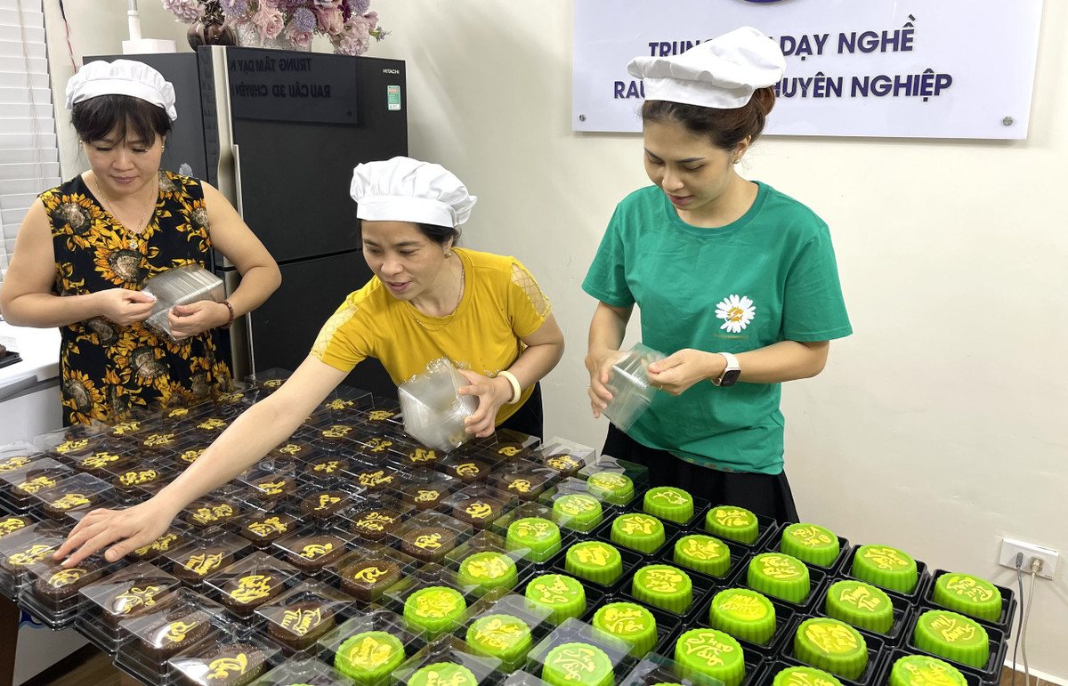 Sot xinh xich banh trung thu socola boc kem trung, tre em me man-Hinh-2