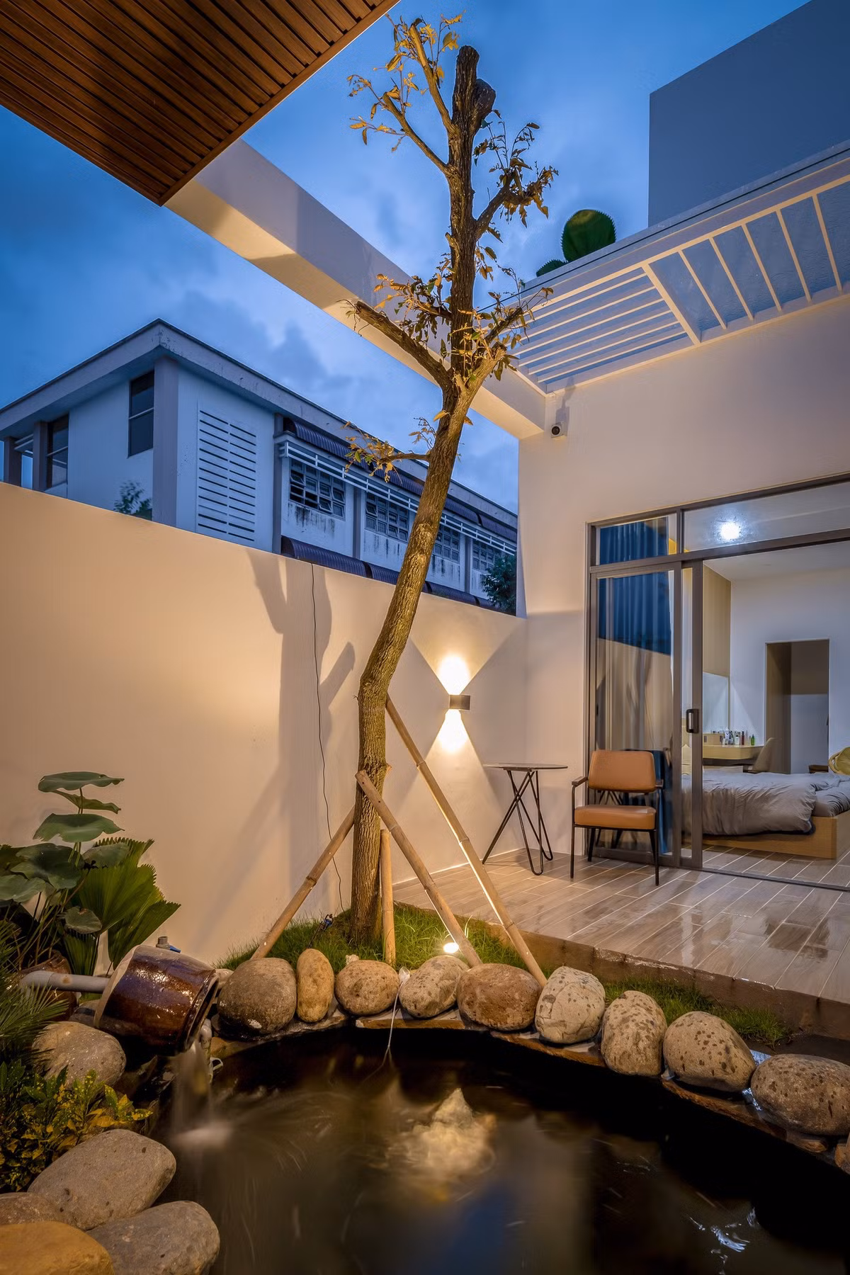 Ngoi nha binh yen, phong nao cung view ra ho ca koi mat me-Hinh-18