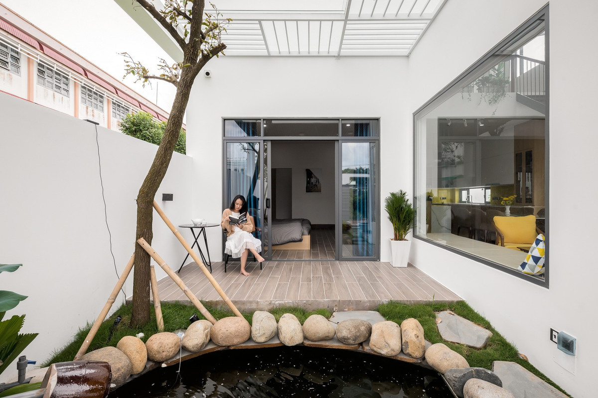 Ngoi nha binh yen, phong nao cung view ra ho ca koi mat me-Hinh-12