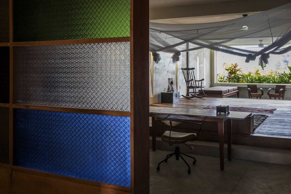 Ngôi nhà như được tạc từ khối bê tông khổng lồ, bể bơi điều hòa mát lạnh - Hình 8 Ngoi nha nhu duoc tac tu khoi be tong khong lo, be boi dieu hoa mat lanh-Hinh-8