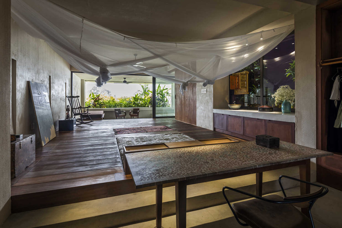 Ngôi nhà như được tạc từ khối bê tông khổng lồ, bể bơi điều hòa mát lạnh - Hình 5 Ngoi nha nhu duoc tac tu khoi be tong khong lo, be boi dieu hoa mat lanh-Hinh-5