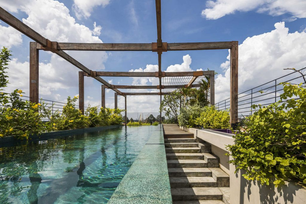 Ngôi nhà như được tạc từ khối bê tông khổng lồ, bể bơi điều hòa mát lạnh - Hình 9 Ngoi nha nhu duoc tac tu khoi be tong khong lo, be boi dieu hoa mat lanh-Hinh-9