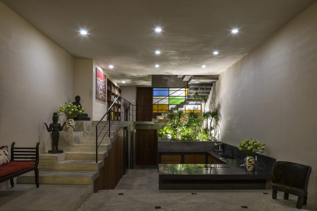 Ngôi nhà như được tạc từ khối bê tông khổng lồ, bể bơi điều hòa mát lạnh - Hình 4 Ngoi nha nhu duoc tac tu khoi be tong khong lo, be boi dieu hoa mat lanh-Hinh-4