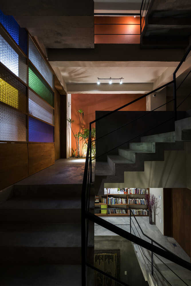 Ngôi nhà như được tạc từ khối bê tông khổng lồ, bể bơi điều hòa mát lạnh - Hình 11 Ngoi nha nhu duoc tac tu khoi be tong khong lo, be boi dieu hoa mat lanh-Hinh-11