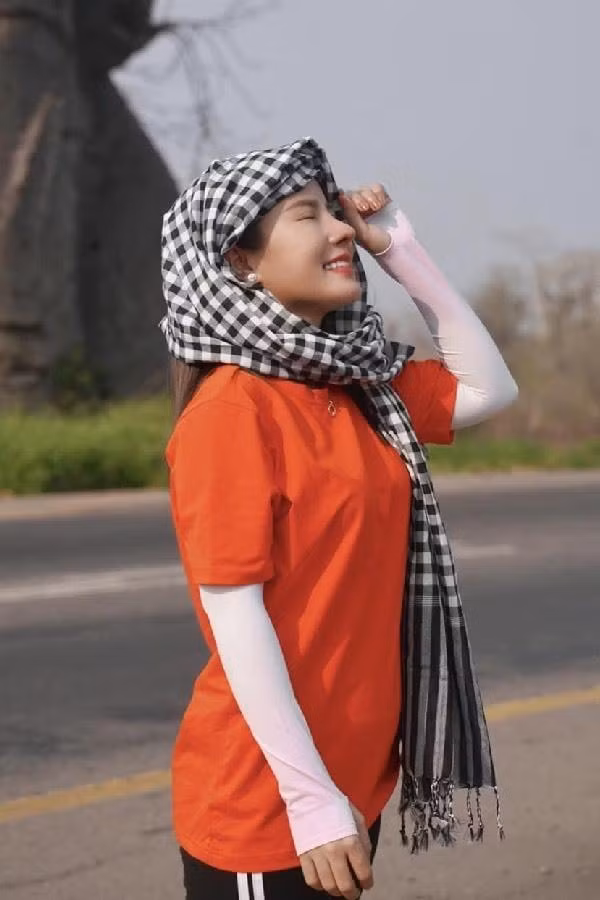 Bi mang ke fame Quang Linh sang chau Phi, ba Nhan Vlog noi gi?-Hinh-6