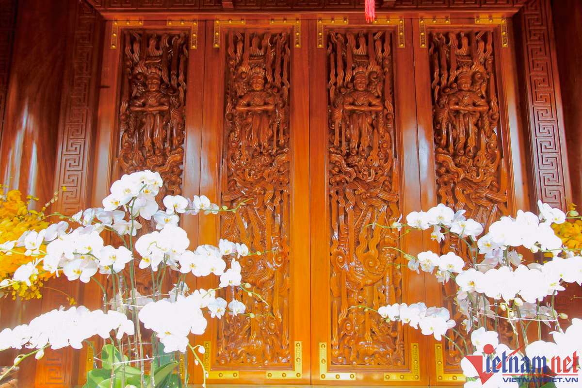 Phần gỗ được chạm khắc rất tỷ mỉ và phải làm trong 2 năm.