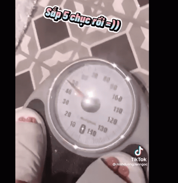 Lan Ngoc gay choang voi can nang, hinh anh gay tro xuong-Hinh-3