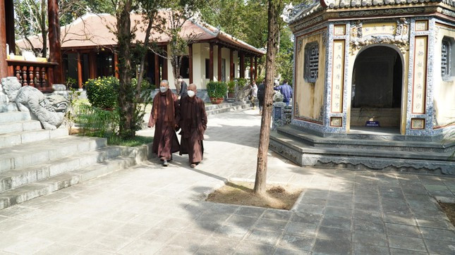 Khi chùa được hoàn thành, vua Tự Đức nhớ đến tấm lòng hiếu thảo của Tổ sư Nhất Định nên quyết định đặt tên cho ngôi chùa là “Từ Hiếu tự”. Kể từ đó, chùa Từ Hiếu trở thành một biểu tượng của chốn thiền môn về đạo hiếu được nhiều người biết đến. Ảnh: Tiền Phong.