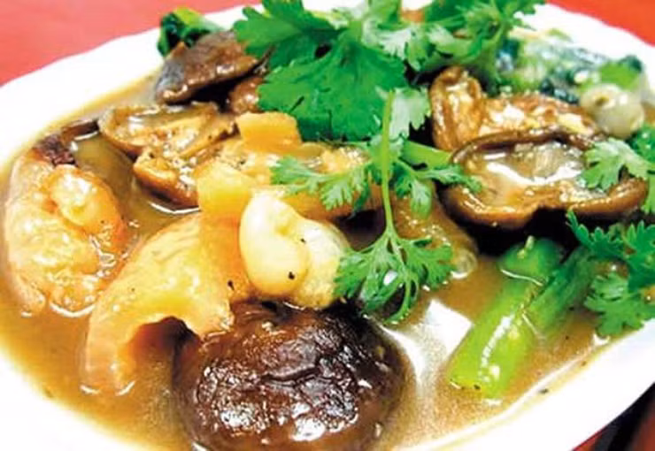 Rum biển có thể chế biến thành nhiều món ăn ngon như om chuối, xào thập cẩm