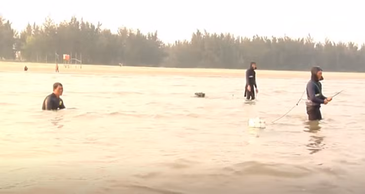 Người dân nơi đây cho biết càng cuối năm rum biển càng đắt hàng và không phải cứ có tiền là mua được dễ dàng, phải đặt trước mới có