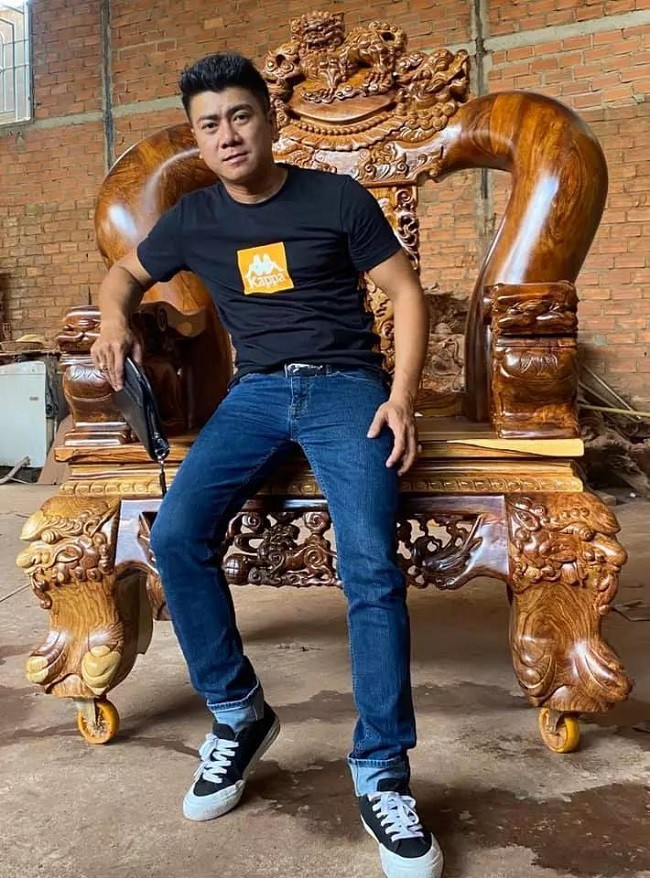 Trương Đan Huy là ca sĩ gắn liền với các sân khấu hội chợ miền Tây: "Năm 2002, cát-xê của tôi dao động từ 50 - 60 triệu đồng, đỉnh điểm có những show sự kiện tôi nhận được cát-xê 100 triệu đồng", anh từng tiết lộ.