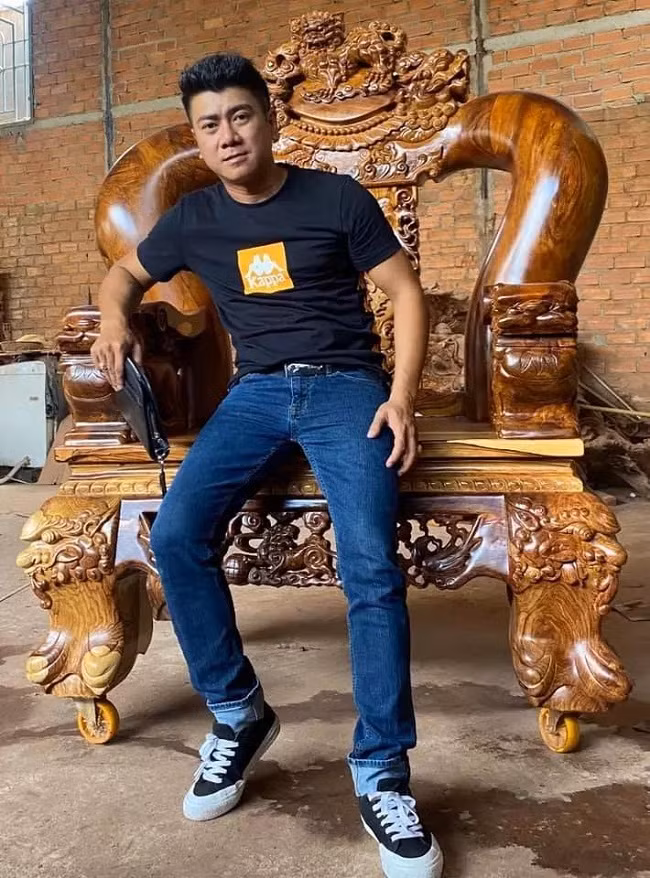 Trương Đan Huy là ca sĩ gắn liền với các sân khấu hội chợ miền Tây: "Năm 2002, cát-xê của tôi dao động từ 50 - 60 triệu đồng, đỉnh điểm có những show sự kiện tôi nhận được cát-xê 100 triệu đồng", anh từng tiết lộ.