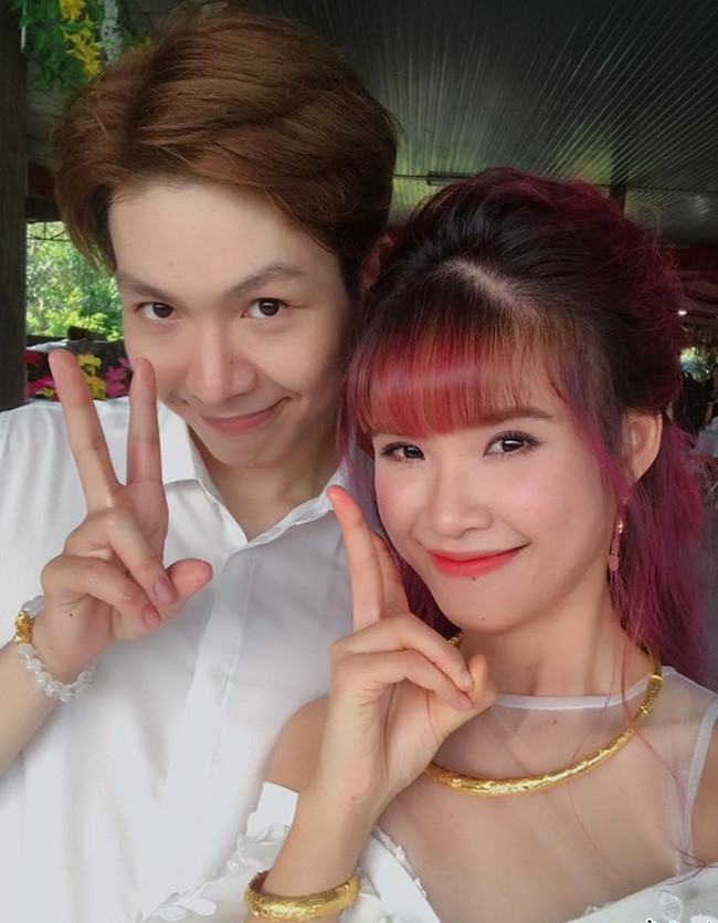 Năm 2017, cô và Kelvin Khánh kết hôn, rút khỏi showbiz để chuyển hướng làm streamer. Trong 1 lần giao lưu với người hâm mộ, cô tâm sự rằng khi còn trẻ sẽ nỗ lực kiếm tiền để có cuộc sống đủ đầy, hạnh phúc. Giờ đây khi đã tìm thấy hạnh phúc nên sẽ dành thời gian giữ gìn, vun vén gia đình chứ không cật lực làm việc.