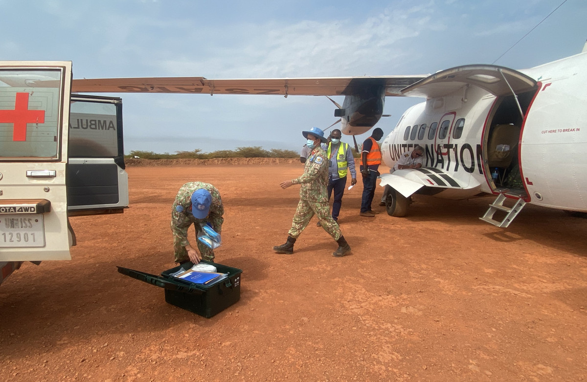Bac si ‘mu noi xanh’ Viet Nam va chuyen bay 600km cap cuu