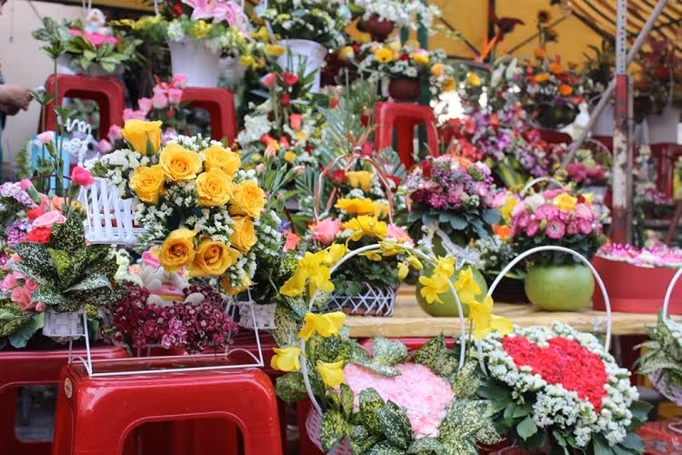 Gia hoa “ngat nguong” van dong khach ngay 8/3