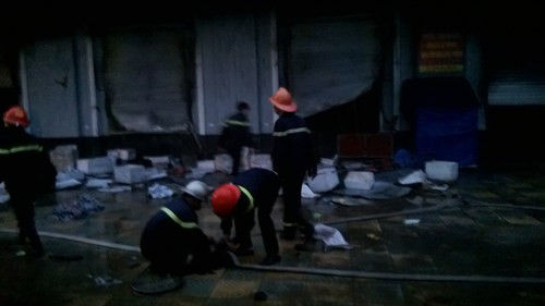 Đến thời điểm này, khu chợ sầm uất mới được đưa vào hoạt động từ ngày 1/1/2014, chỉ còn lại cảnh hoang tàn.