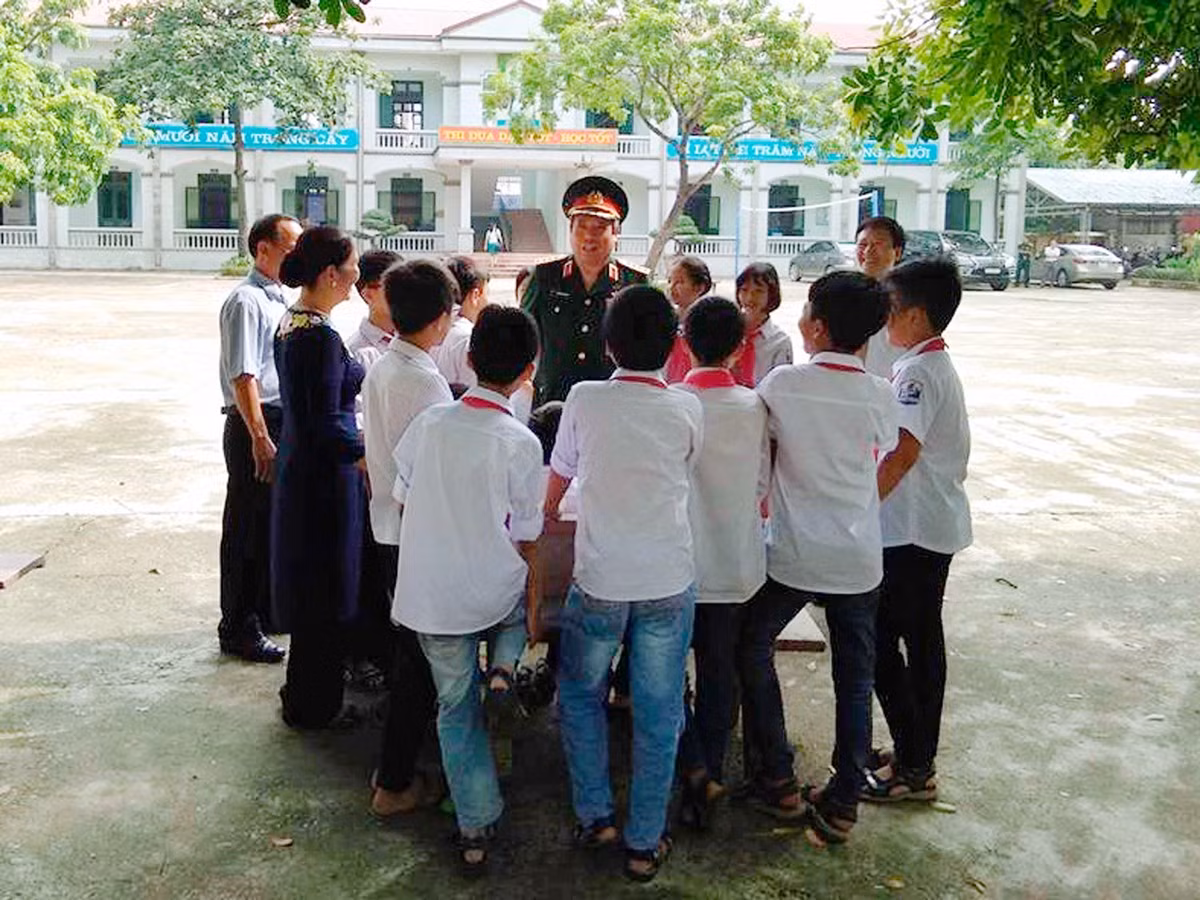 Dai tuong Phung Quang Thanh va nguoi thu truong cu-Hinh-3