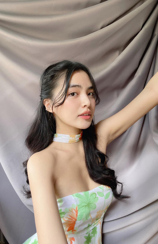 Sở thích đặc biệt của Hoàng Vi là nghe nhạc Rap, nhảy và đọc sách.